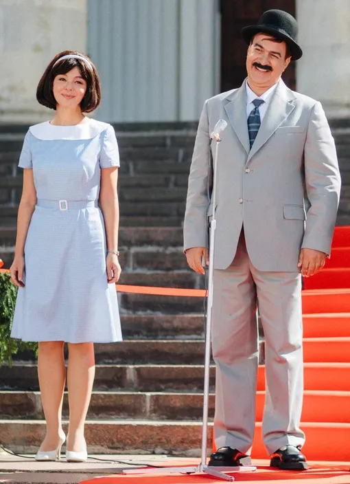 Нина (Марина Кравец) и «товарищ Саахов» (Гарик Мартиросян)