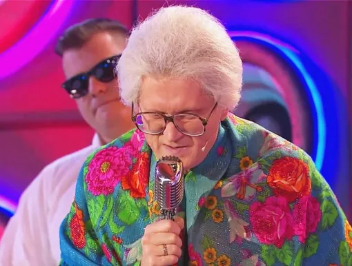 Андрей Рожков играл на сцене бабушек