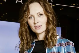 «Тема для меня неоднозначная»: Елена Ксенофонтова появилась на премьере с новым мужем и детьми от прошлых браков «Тема для меня неоднозначная»: Елена Ксенофонтова появилась на премьере с новым мужем и детьми от прошлых браков