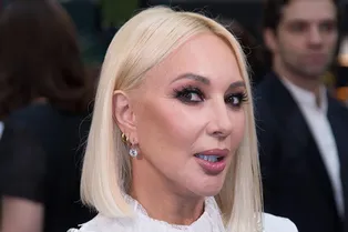 «Я жирная стала, купальники трескаются по швам»: Лера Кудрявцева заявила об изменении фигуры на Кипре