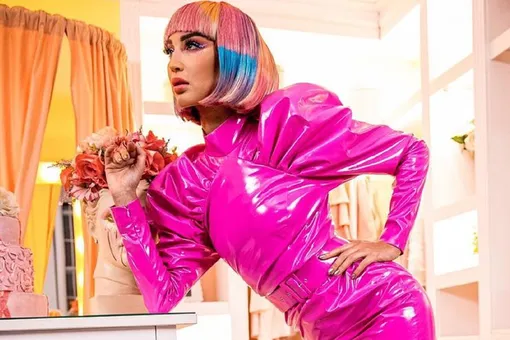 «Взбесившаяся Барби!»: Ольга Бузова в мини цвета фуксии ошеломила фанатов «Взбесившаяся Барби!»: Ольга Бузова в мини цвета фуксии ошеломила фанатов