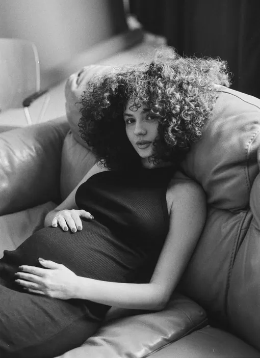 Саня Бекер решила устроить необычное гендер-пати Саня Бекер решила устроить необычное гендер-пати