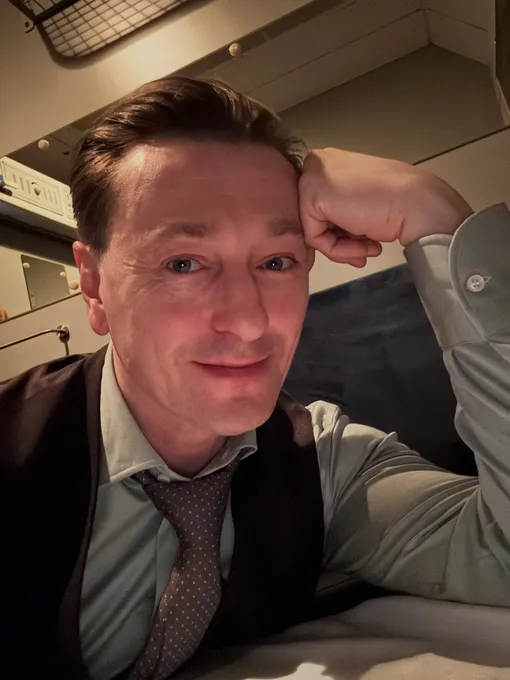 Сергей Безруков примерил на себя еще одного персонажа Сергей Безруков примерил на себя еще одного персонажа