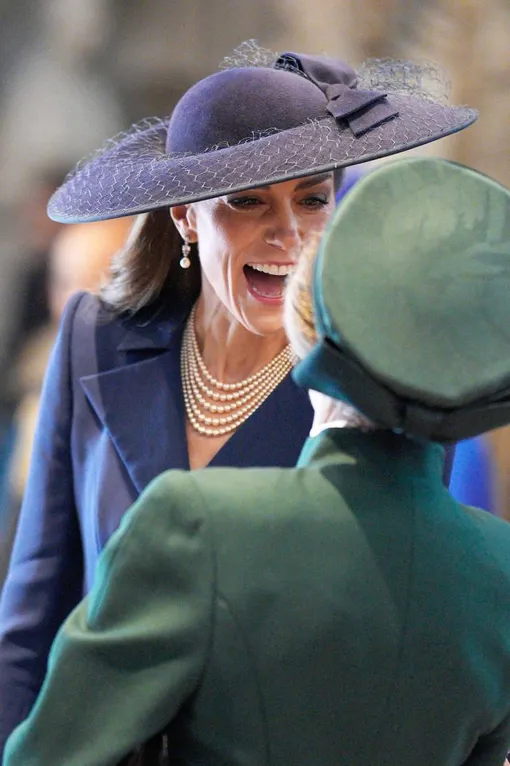 Кейт Миддлтон хихикала вместе с принцессой Анной