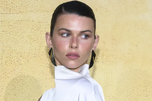 У модели Victoria's Secret Джорджии Фаулер пошла кровь из руки на ковровой дорожке Каннского кинофестиваля У модели Victoria's Secret Джорджии Фаулер пошла кровь из руки на ковровой дорожке Каннского кинофестиваля