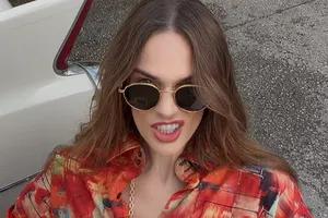 «Я боюсь остаться без попы»: Алена Водонаева в леопардовом мини «ловила» крокодилов в США