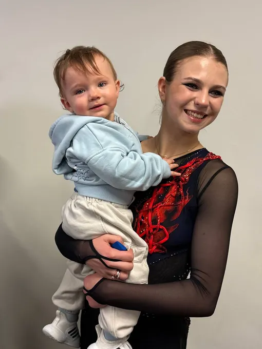 Александра Трусова с сыном Михаилом Александра Трусова с сыном Михаилом
