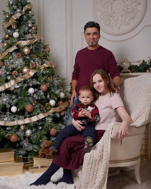 Александр Гришин с женой и сыном Александр Гришин с женой и сыном