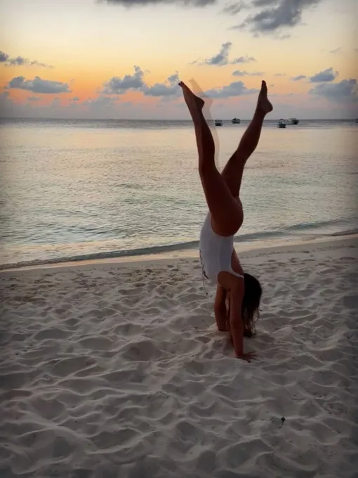 Ирина Дубцова занялась йогой на пляже Ирина Дубцова занялась йогой на пляже