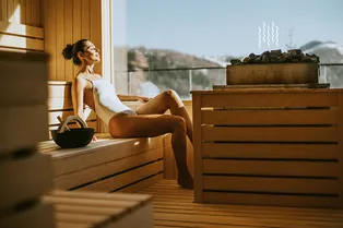 В парилку с удовольствием: что сауна делает с твоими волосами и как их защитить В парилку с удовольствием: что сауна делает с твоими волосами и как их защитить