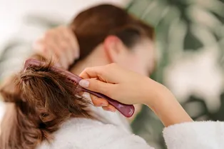 Как предотвратить выпадение волос: 5 секретов, которые стоит знать девушкам от 20 до 50+ лет