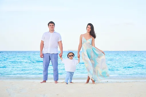 Антон Немцов с женой и сыном