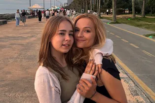 «Мы под впечатлением»: вдова Владимира Левкина с дочерью прилетели в Грузию на вокальный конкурс