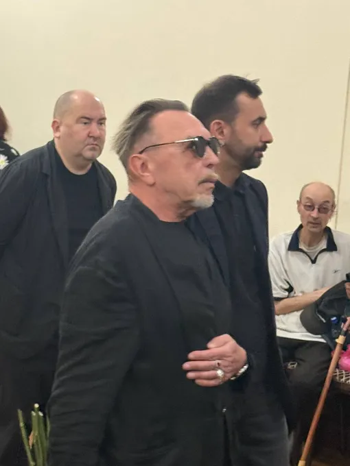 Гарик Сукачев на прощании с Александром Миттой Гарик Сукачев на прощании с Александром Миттой
