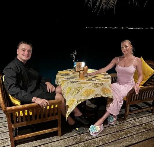 Анастасия Волочкова отдыхает на Мальдивах в компании Марчела Абаби Анастасия Волочкова отдыхает на Мальдивах в компании Марчела Абаби