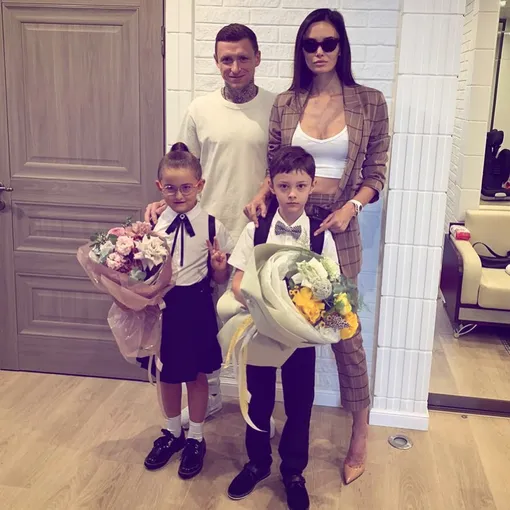 Алана и Павел Мамаевы с детьми Алана и Павел Мамаевы с детьми