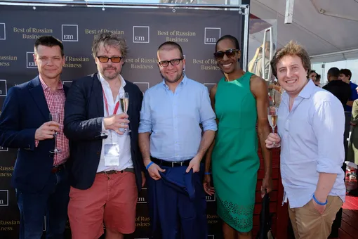 На Петербургском экономическом форуме прошла вечеринка EM SPIEF Survivors На Петербургском экономическом форуме прошла вечеринка EM SPIEF Survivors