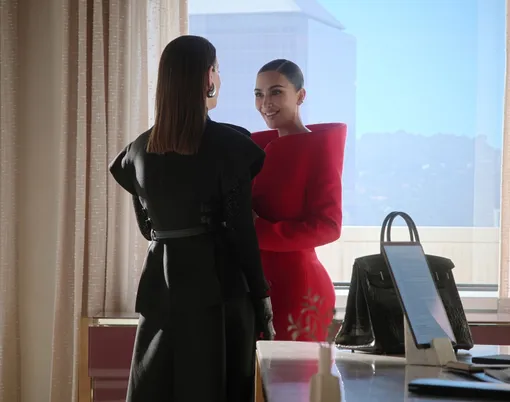 Ким Кардашьян и Сара Полсон Ким Кардашьян и Сара Полсон