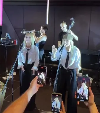 Нажми и смотри