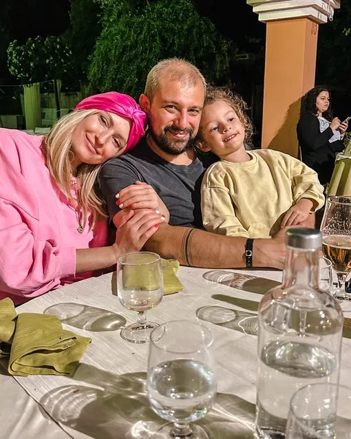 Владлена Бобровникова с мужем Федерико и дочерью Арией Владлена Бобровникова с мужем Федерико и дочерью Арией