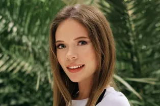 У «Мисс Москва-2018» Ксении Паленовой изъяли в Шереметьево сумку и браслет стоимостью два миллиона рублей У «Мисс Москва-2018» Ксении Паленовой изъяли в Шереметьево сумку и браслет стоимостью два миллиона рублей