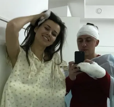 Амир рассказал, что Ксения попала в аварию на его машине. И она, и мужчина получили травмы