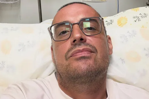 «Я упал в поезде на чемодан и сломал ребро»: рэпер Гуф получил травму после скандального инцидента на концерте «Я упал в поезде на чемодан и сломал ребро»: рэпер Гуф получил травму после скандального инцидента на концерте