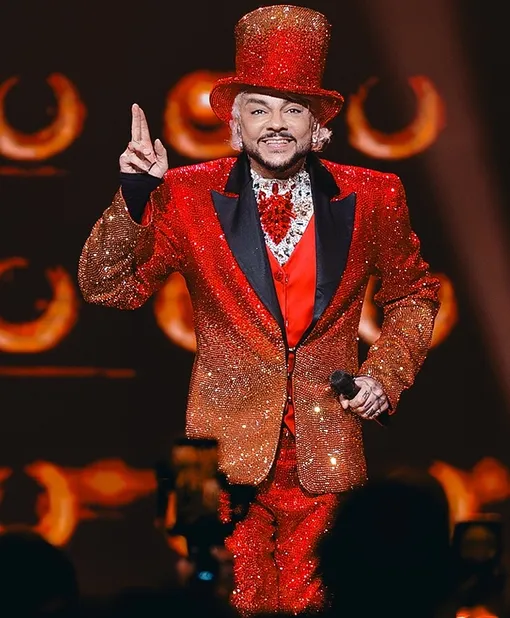 Филипп Киркоров во время выступления