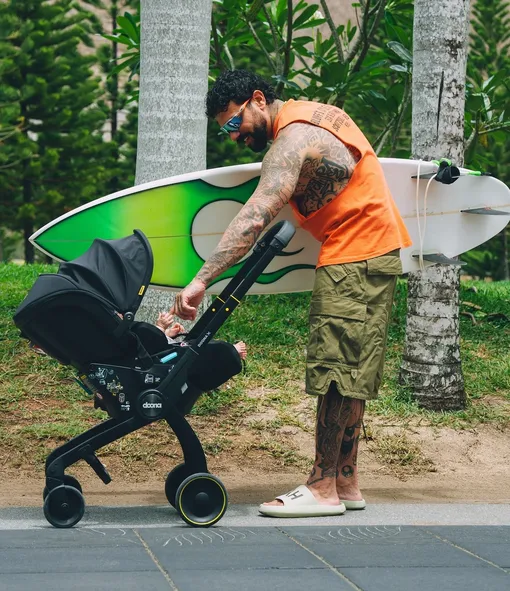 Тимати играет с дочерью