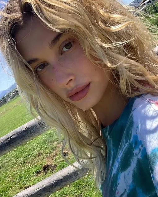 Он нежно обратился к любимой