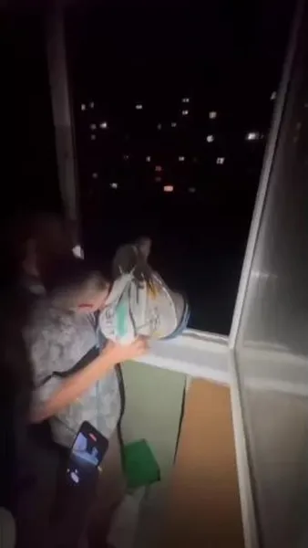 Нажми и смотри