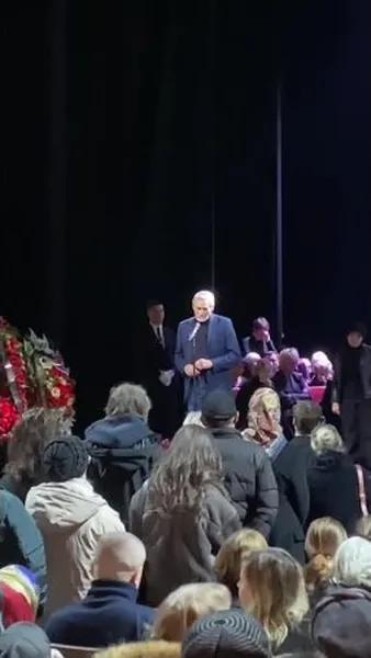 Нажми и смотри