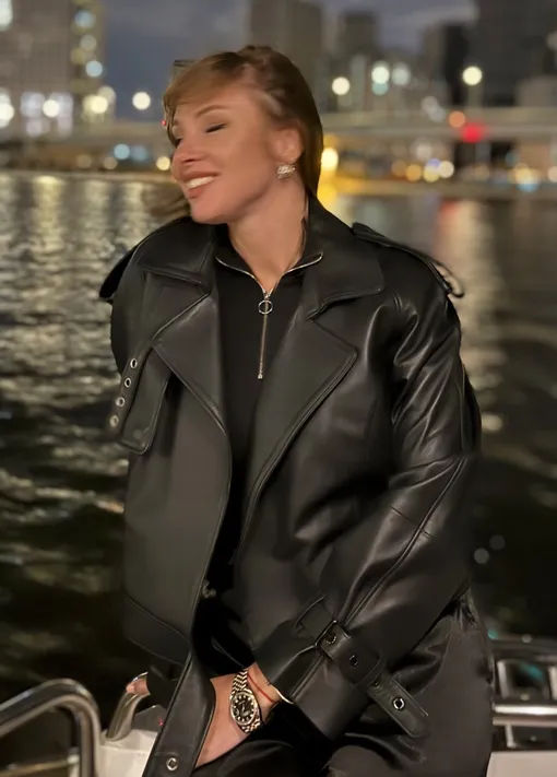 Полина Диброва выглядела довольной Полина Диброва выглядела довольной