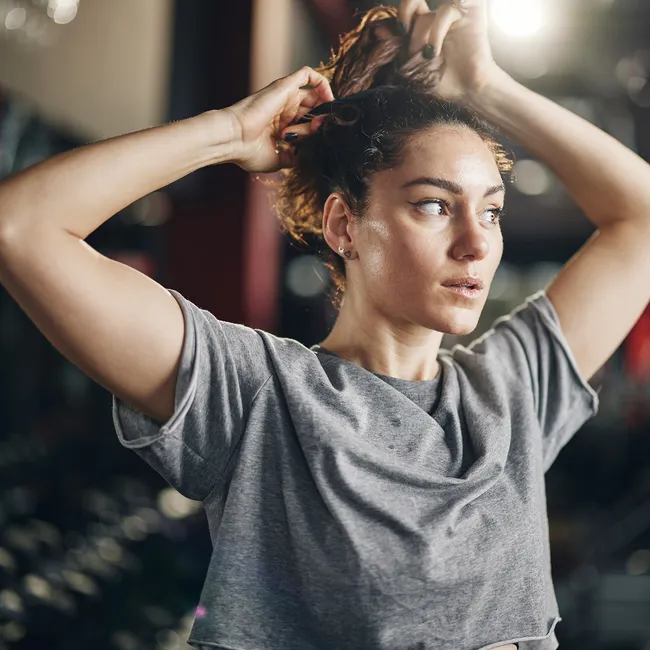 Кудри и спорт: 3 совета стилиста по сохранению укладки после тренировки