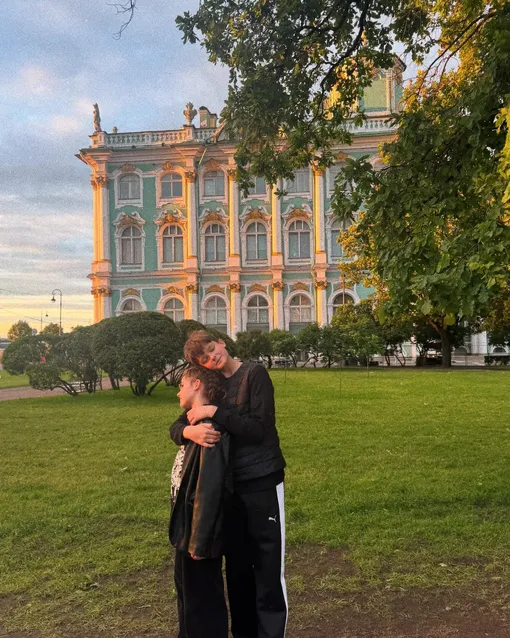 Екатерина и Андрей на Дворцовой площади Екатерина и Андрей на Дворцовой площади