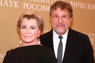 На «Жигулях» в счастливую семейную жизнь. Леонид Ярмольник и его жена Оксана На «Жигулях» в счастливую семейную жизнь. Леонид Ярмольник и его жена Оксана