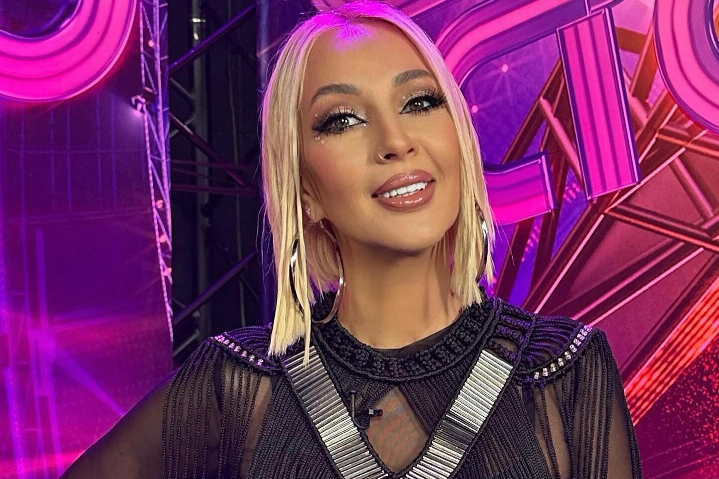 Ақ трусикидегі семіз әйелдер бейне Тұтқынның ұрысқаны видеосы