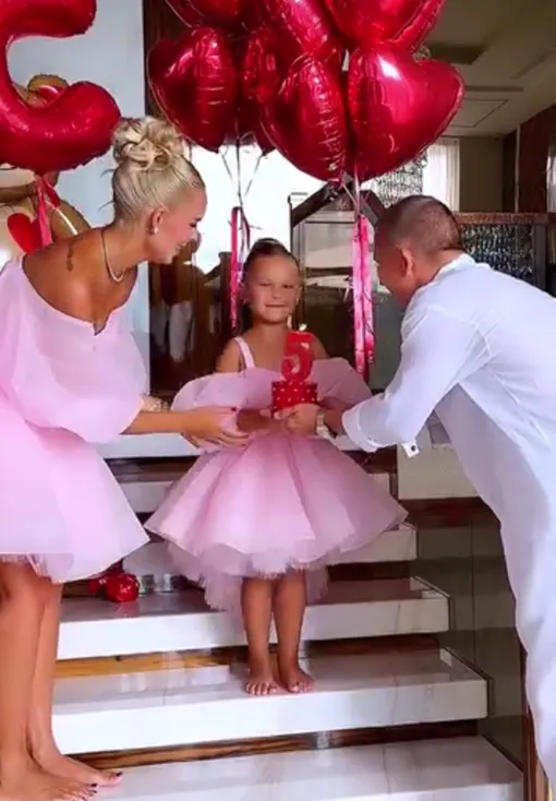 Ханна и Пашу поздравили дочь с днем рождения