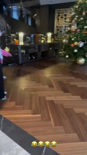 Нажми и смотри