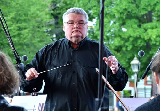 Сергей Стадлер был главным дирижером Симфонического оркестра Санкт‑Петербурга