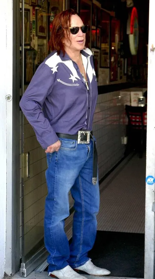 Микки Рурк появился на публике в ярком образе Микки Рурк появился на публике в ярком образе