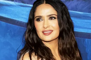 «Ты наше благословение»: Сальма Хайек обратилась по особому поводу к юноше, которого родила от ее мужа Линда Евангелиста «Ты наше благословение»: Сальма Хайек обратилась по особому поводу к юноше, которого родила от ее мужа Линда Евангелиста