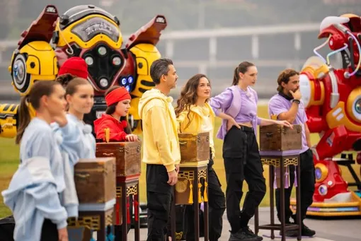 Участники реалити «Сокровища императора»: Арина и Дина Аверины, Олег и Дарья Еропкины, Беркели Овезов и Виктория Дайнеко, Дарина Янина и Илья Глинников