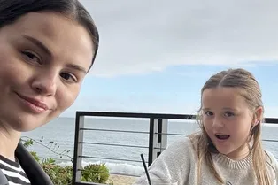 «Я плачу, а мое сердце тает»: Селена Гомес показала редкие фото с младшей сестрой в особенный день «Я плачу, а мое сердце тает»: Селена Гомес показала редкие фото с младшей сестрой в особенный день