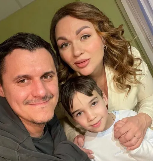 Надежда Ангарская с мужем и старшим сыном