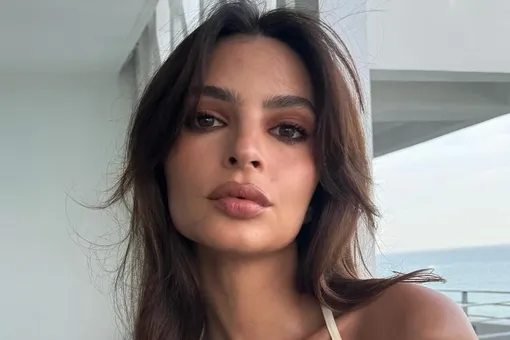 Раскрыла все секреты фигуры: Эмили Ратаковски снялась полностью обнаженной Раскрыла все секреты фигуры: Эмили Ратаковски снялась полностью обнаженной