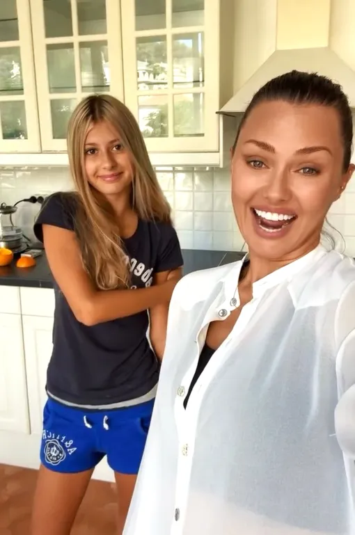 Виктория Боня с дочерью Анджелиной Виктория Боня с дочерью Анджелиной