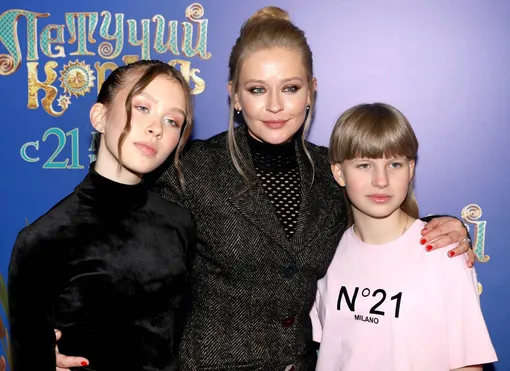 Юлия Пересильд с дочками Анной и Машей