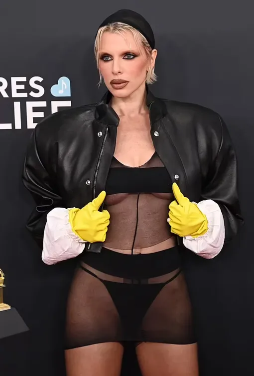 Джулия Фокс добавила яркий акцент