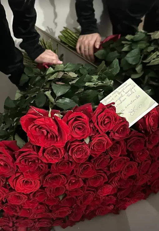Егор Крид прислал девушке цветы и записку